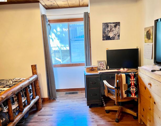 24086 Lama Hisum Rd, Mi Wuk Village, CA 95346