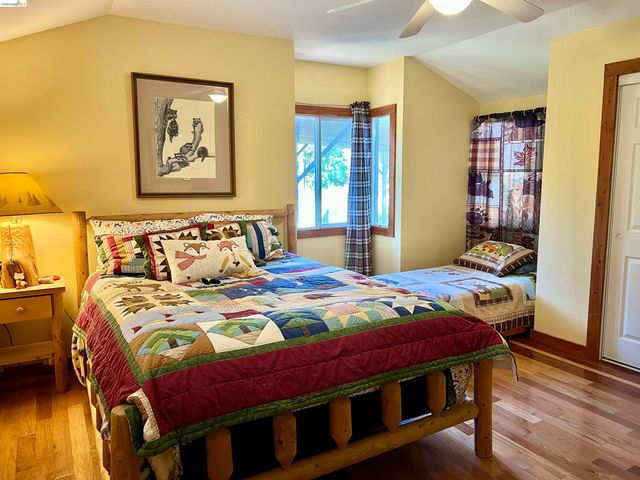 24086 Lama Hisum Rd, Mi Wuk Village, CA 95346