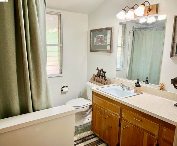 24086 Lama Hisum Rd, Mi Wuk Village, CA 95346