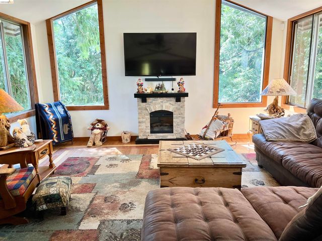 24086 Lama Hisum Rd, Mi Wuk Village, CA 95346