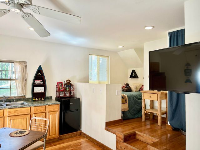 24086 Lama Hisum Rd, Mi Wuk Village, CA 95346