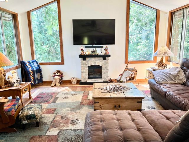 24086 Lama Hisum Rd, Mi Wuk Village, CA 95346