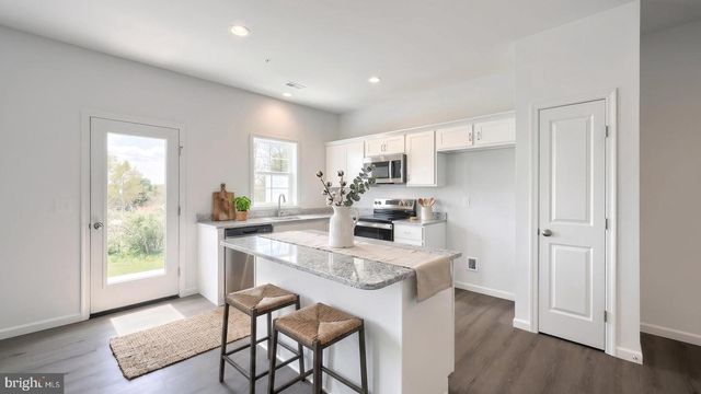 104 FLINT DR, Manheim, PA 17545