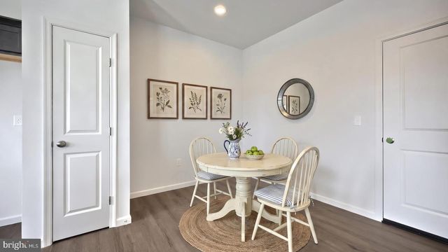 104 FLINT DR, Manheim, PA 17545