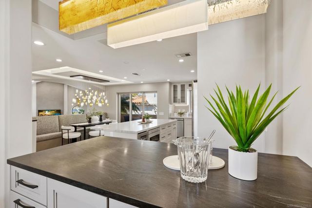 7355 Fay Avenue, La Jolla, CA 92037