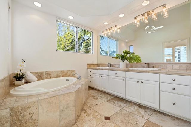 7355 Fay Avenue, La Jolla, CA 92037