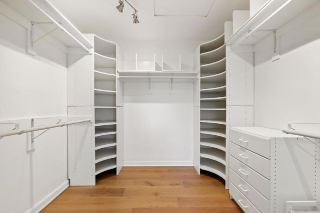 7355 Fay Avenue, La Jolla, CA 92037