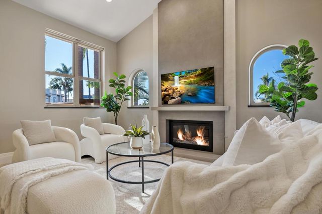 7355 Fay Avenue, La Jolla, CA 92037