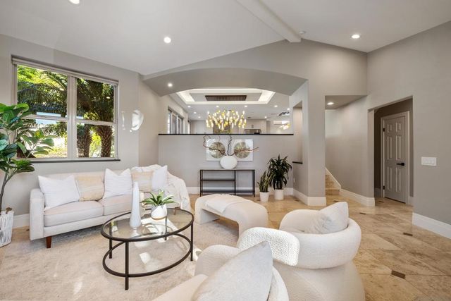 7355 Fay Avenue, La Jolla, CA 92037