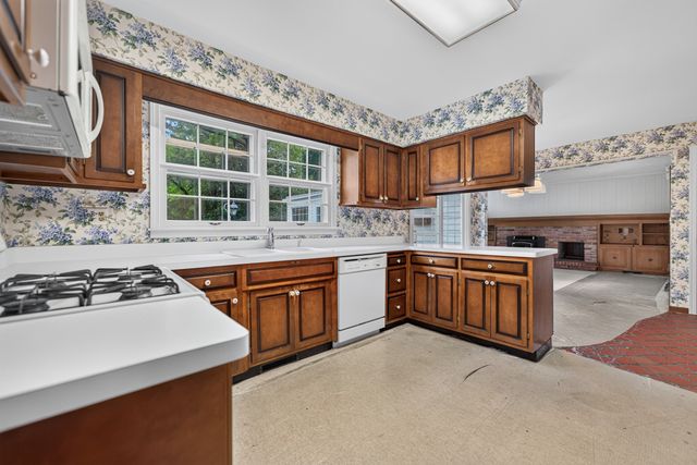 3125 SPRING LAKE Drive, Rockford, IL 61114
