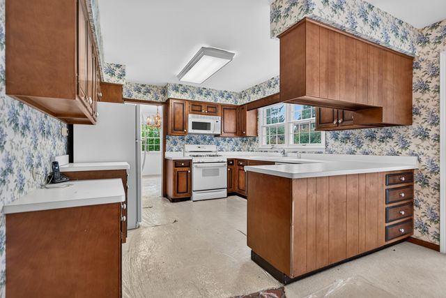3125 SPRING LAKE Drive, Rockford, IL 61114