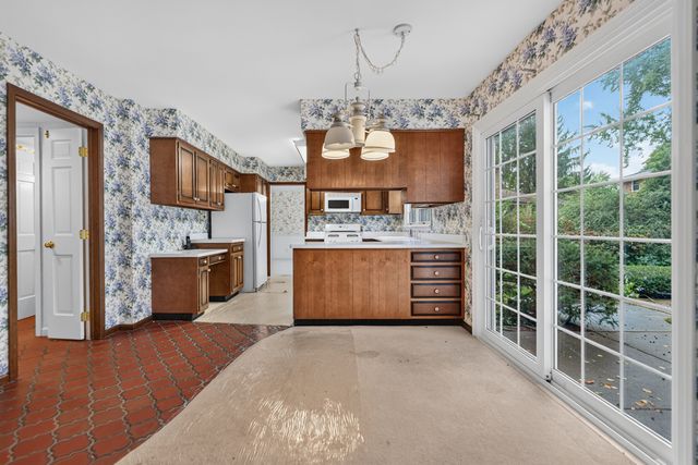 3125 SPRING LAKE Drive, Rockford, IL 61114