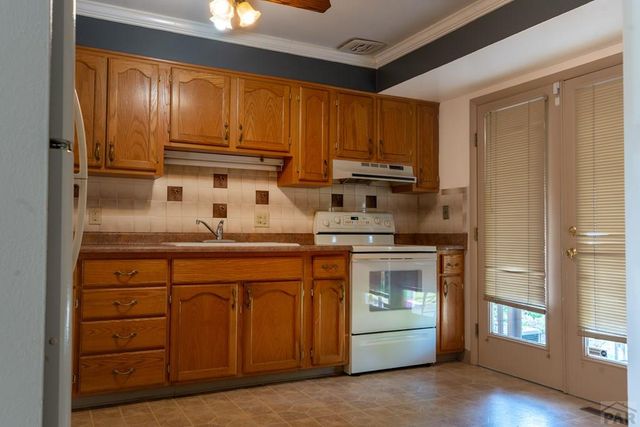 2114 Vinewood Ln, Pueblo, CO 81005