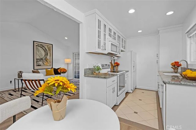 254 Streamwood, Irvine, CA 92620