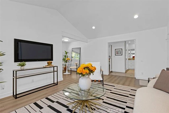 254 Streamwood, Irvine, CA 92620