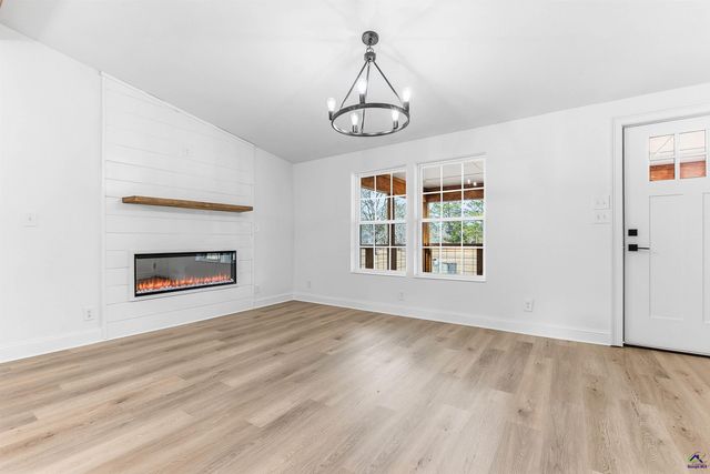 5393 Rogers Rd, Lizella, GA 31052