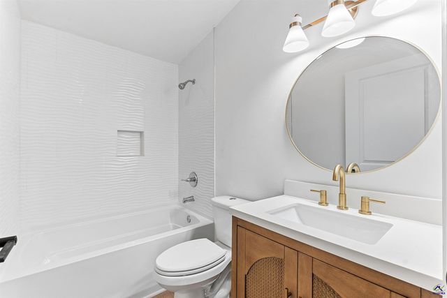 5393 Rogers Rd, Lizella, GA 31052