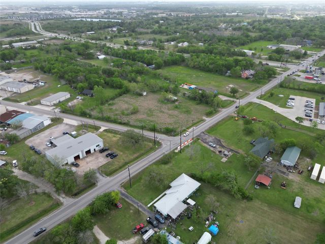 2319 W Cedar Bayou Lynchburg Road, Baytown, TX 77521