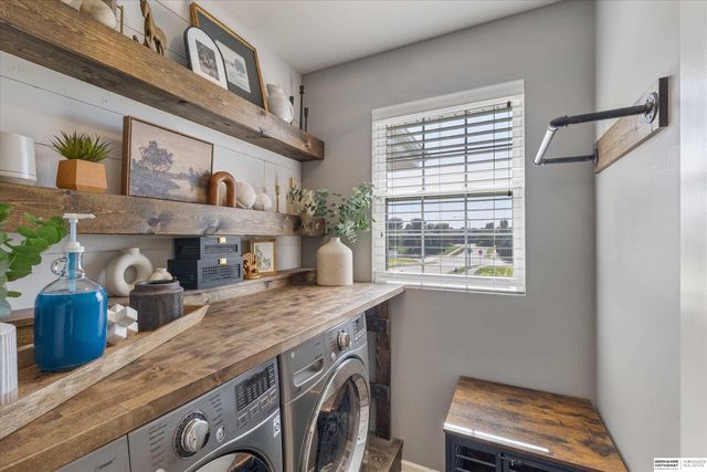 12015 S 212th Street, Gretna, NE 68028