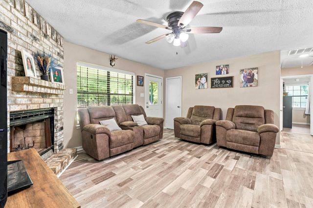 215 Lazy Oak Drive, Livingston, TX 77351