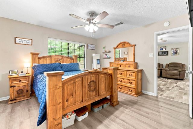 215 Lazy Oak Drive, Livingston, TX 77351