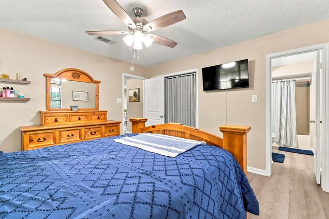 215 Lazy Oak Drive, Livingston, TX 77351