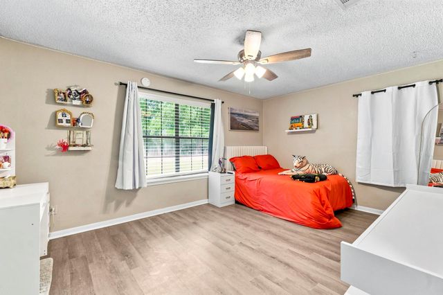 215 Lazy Oak Drive, Livingston, TX 77351