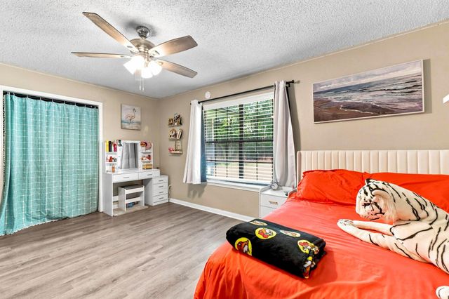 215 Lazy Oak Drive, Livingston, TX 77351