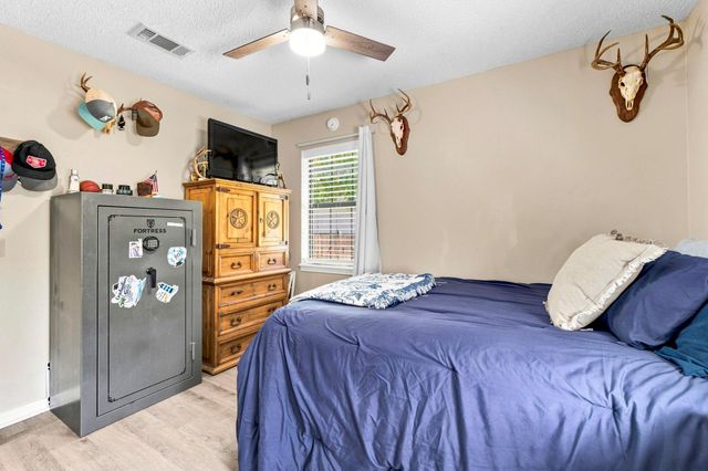 215 Lazy Oak Drive, Livingston, TX 77351