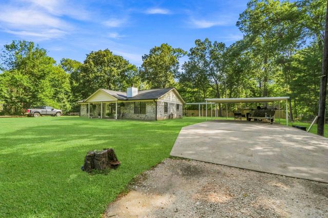 215 Lazy Oak Drive, Livingston, TX 77351