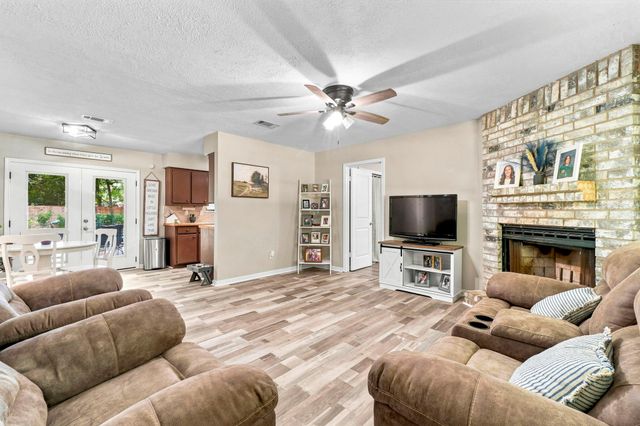 215 Lazy Oak Drive, Livingston, TX 77351
