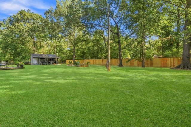 215 Lazy Oak Drive, Livingston, TX 77351