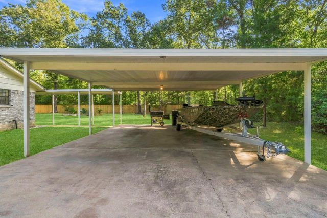 215 Lazy Oak Drive, Livingston, TX 77351