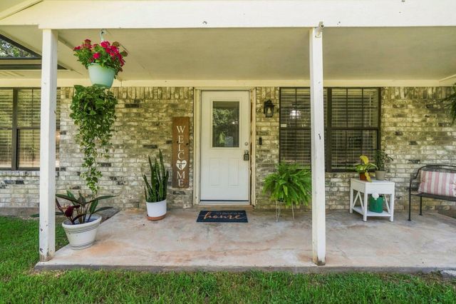 215 Lazy Oak Drive, Livingston, TX 77351