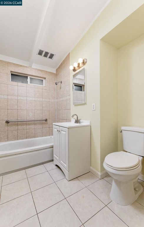 Image 10 of property listing at 1737 Kentucky St, Fairfield, CA 94533