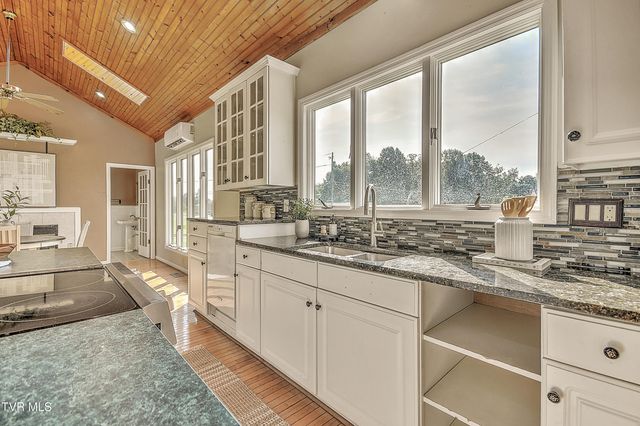 15497 Porterfield Highway, Abingdon, VA 24210