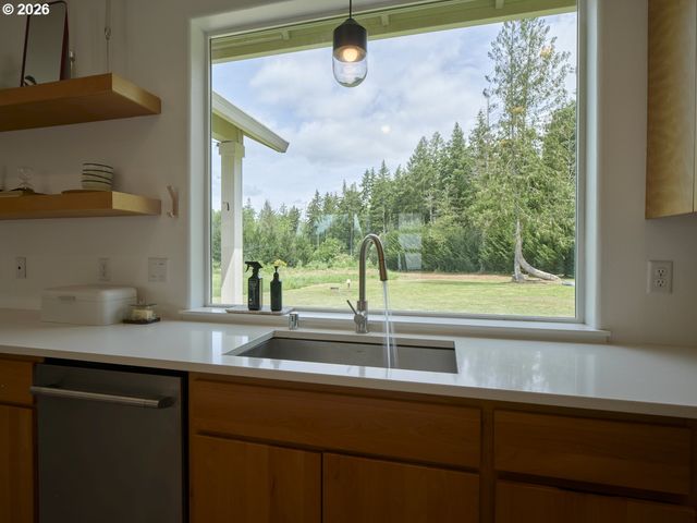 560 PARK Rd, Winlock, WA 98596