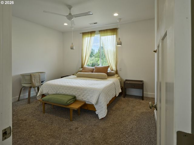 560 PARK Rd, Winlock, WA 98596