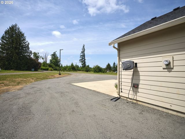 560 PARK Rd, Winlock, WA 98596
