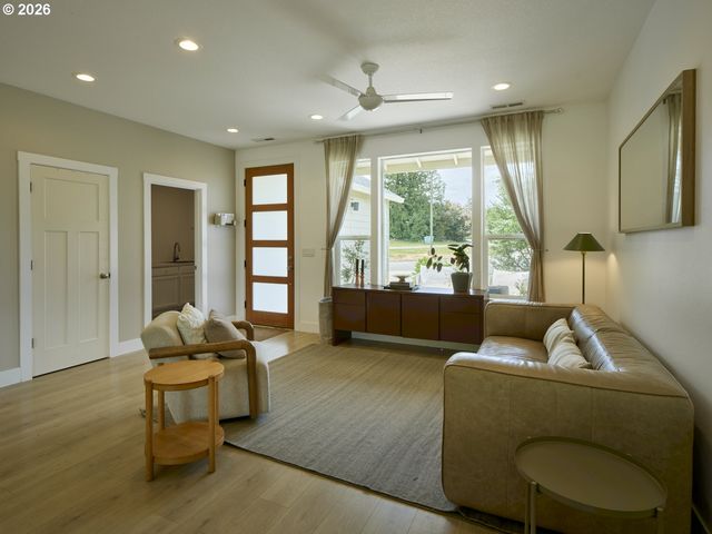 560 PARK Rd, Winlock, WA 98596