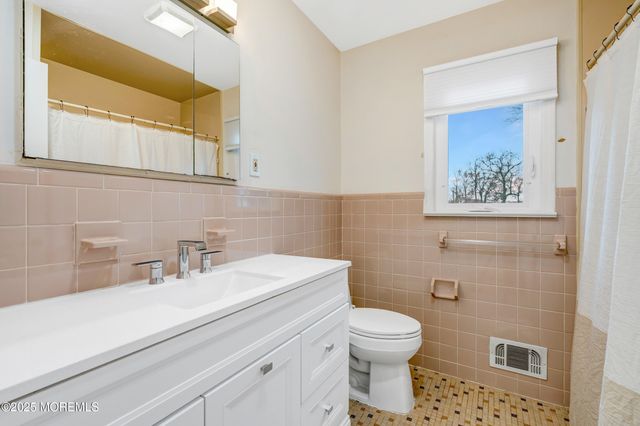 104 Pear Street, Oakhurst, NJ 07755