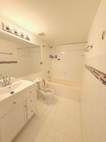 2011 Renaissance Boulevard 103, Miramar, FL 33025