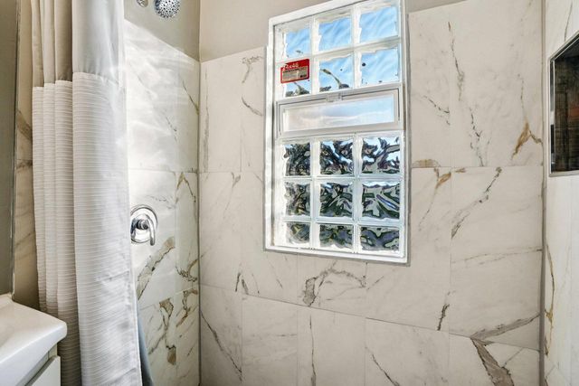 5847 N 40th STREET #5849, Milwaukee, WI 53209