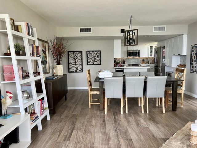 1901 Brickell Ave B1809, Miami, FL 33129