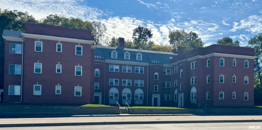 2028 7TH Street E3, Moline, IL 61265