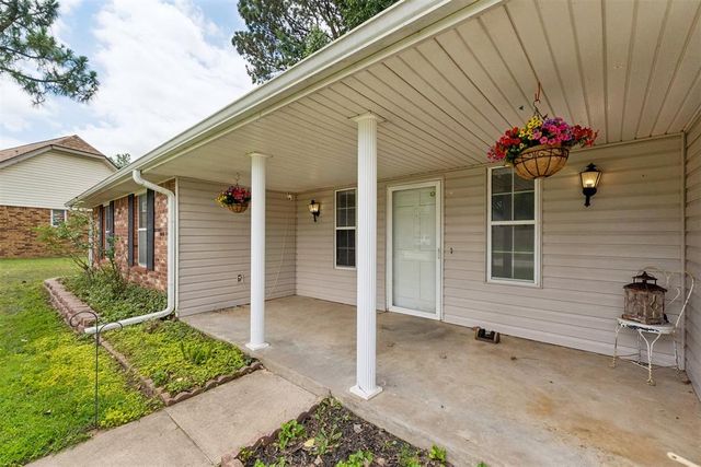1008 W Washington Circle, Tecumseh, OK 74873