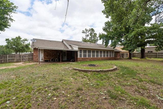 1008 W Washington Circle, Tecumseh, OK 74873