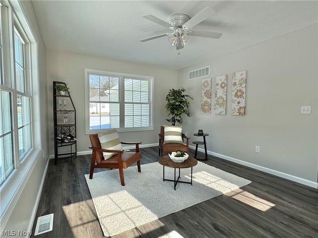 406 S Raccoon Road, Austintown, OH 44515