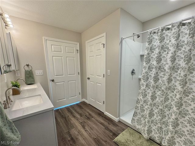 406 S Raccoon Road, Austintown, OH 44515
