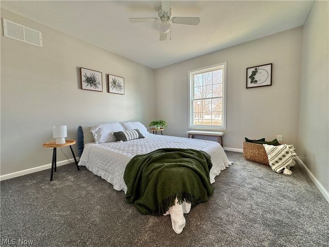 406 S Raccoon Road, Austintown, OH 44515